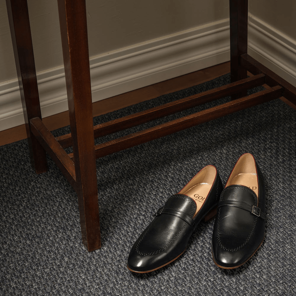 Czarne loafersy conhpol